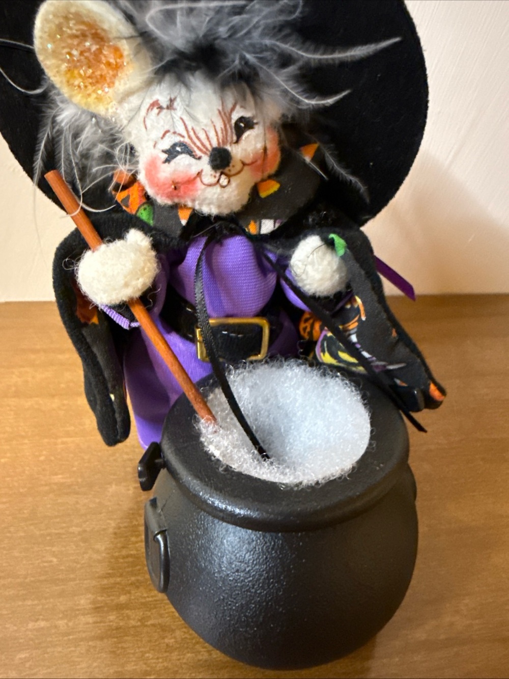 Vintage 2005 Annalee 4” Halloween Witch Mouse with Cauldron 322805 - Picture 2 of 5